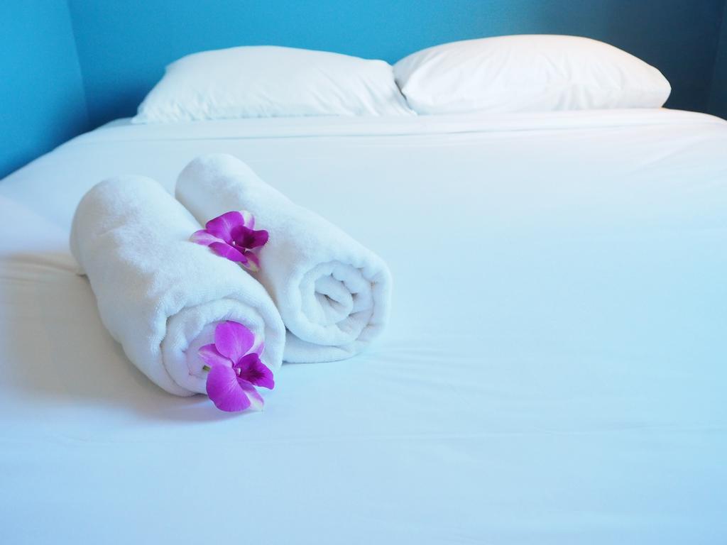 Art-C House Hotel Phuket Bagian luar foto