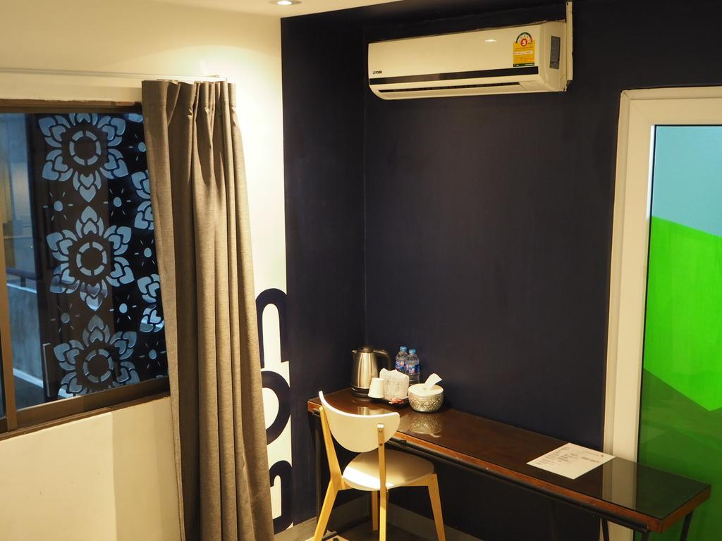 Art-C House Hotel Phuket Bagian luar foto