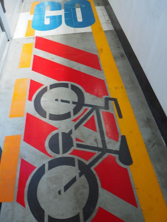 Art-C House Hotel Phuket Bagian luar foto