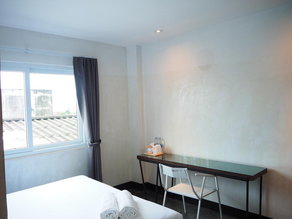 Art-C House Hotel Phuket Bagian luar foto