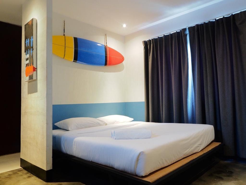 Art-C House Hotel Phuket Bagian luar foto