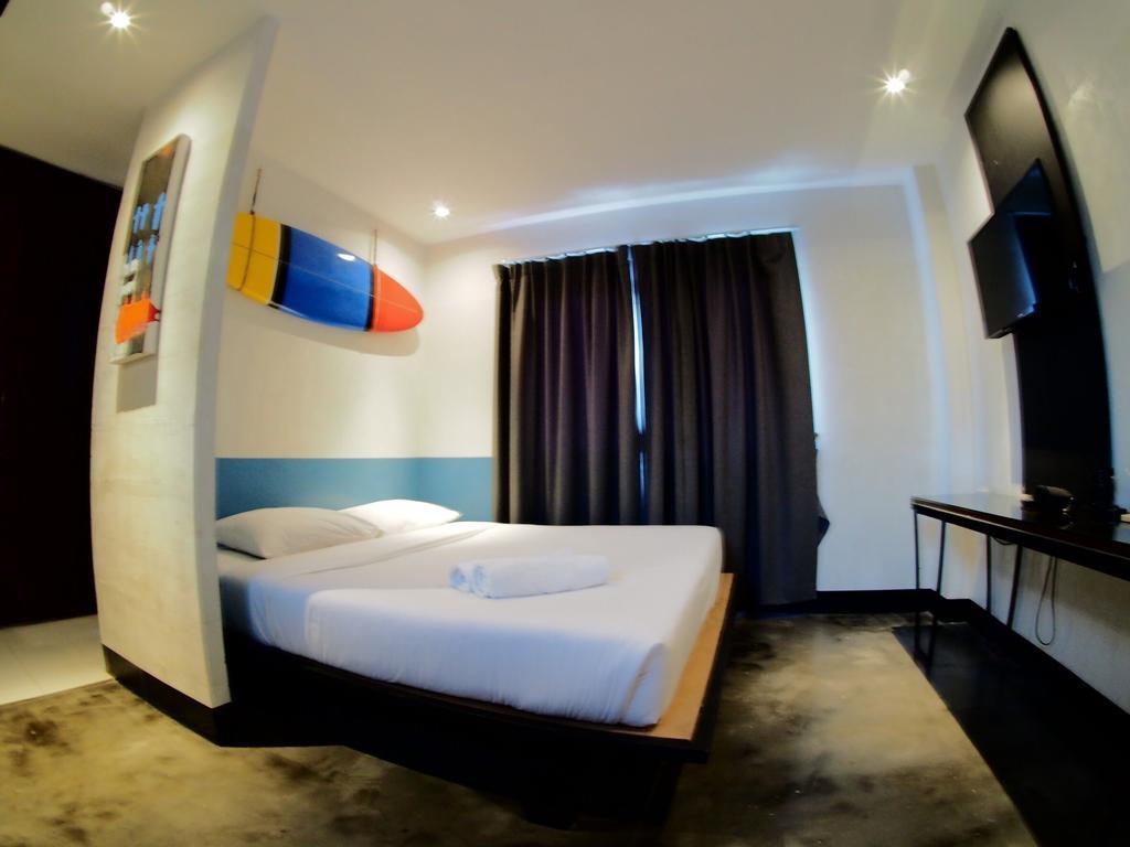 Art-C House Hotel Phuket Bagian luar foto