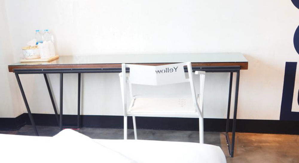 Art-C House Hotel Phuket Bagian luar foto