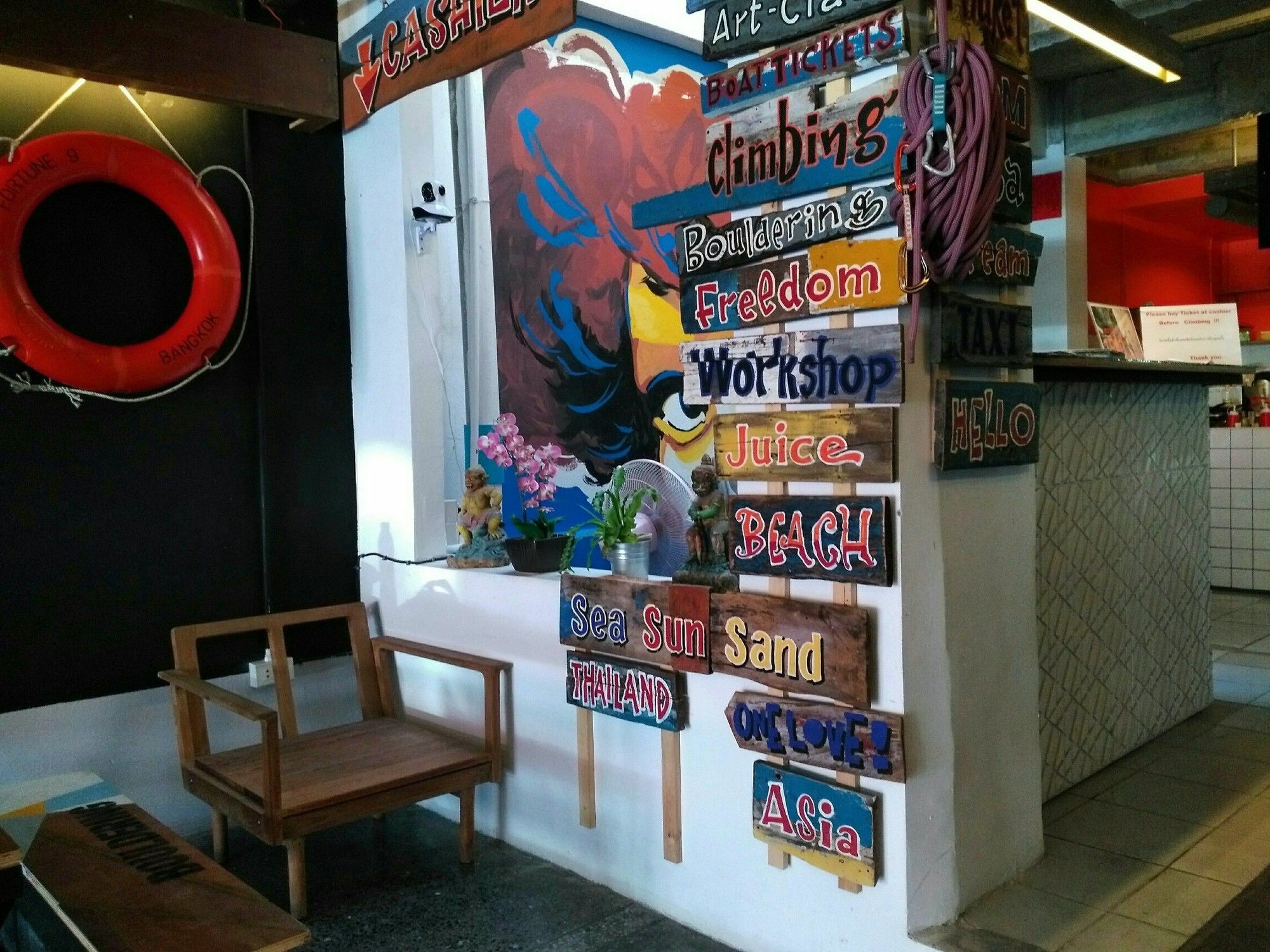 Art-C House Hotel Phuket Bagian luar foto