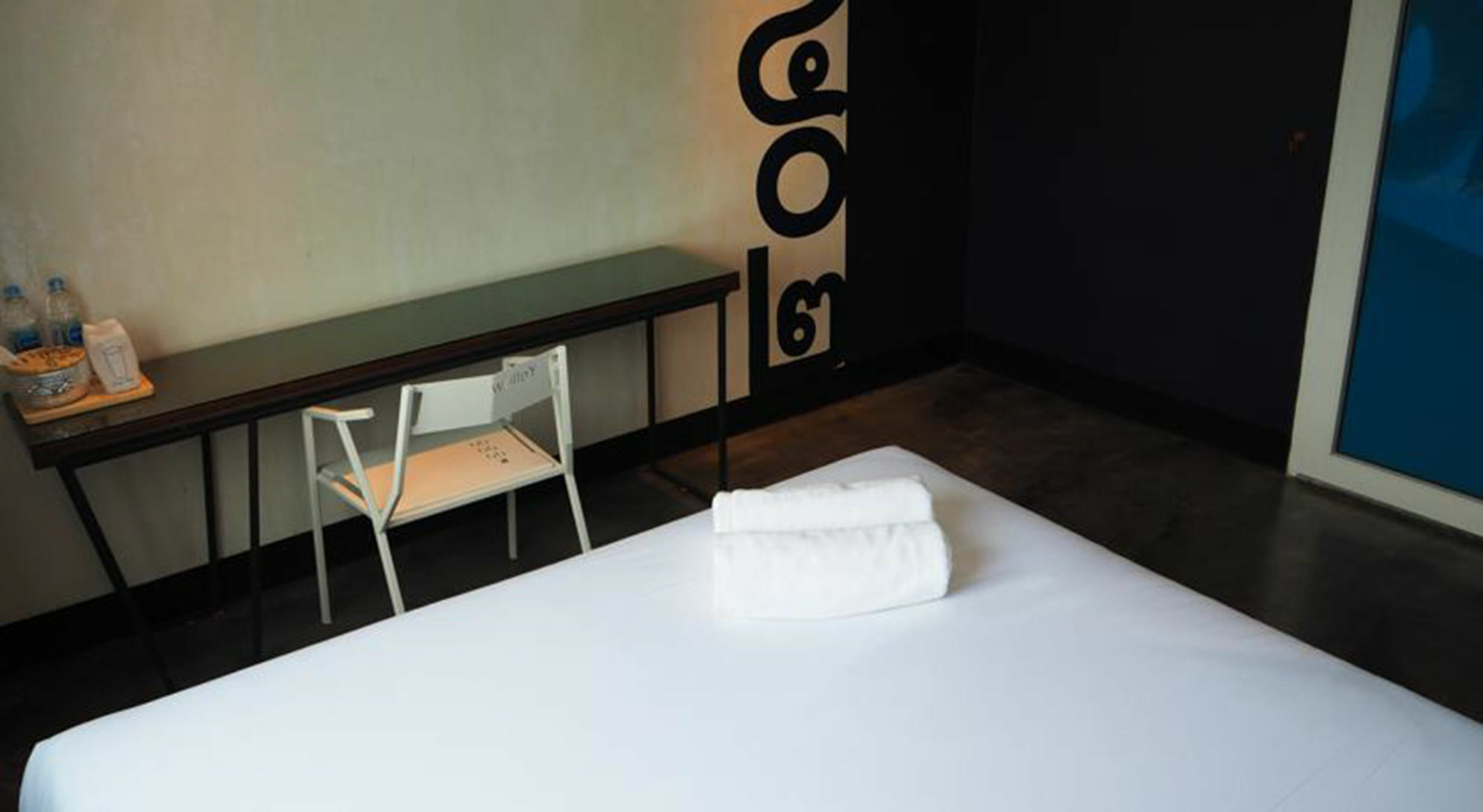 Art-C House Hotel Phuket Bagian luar foto